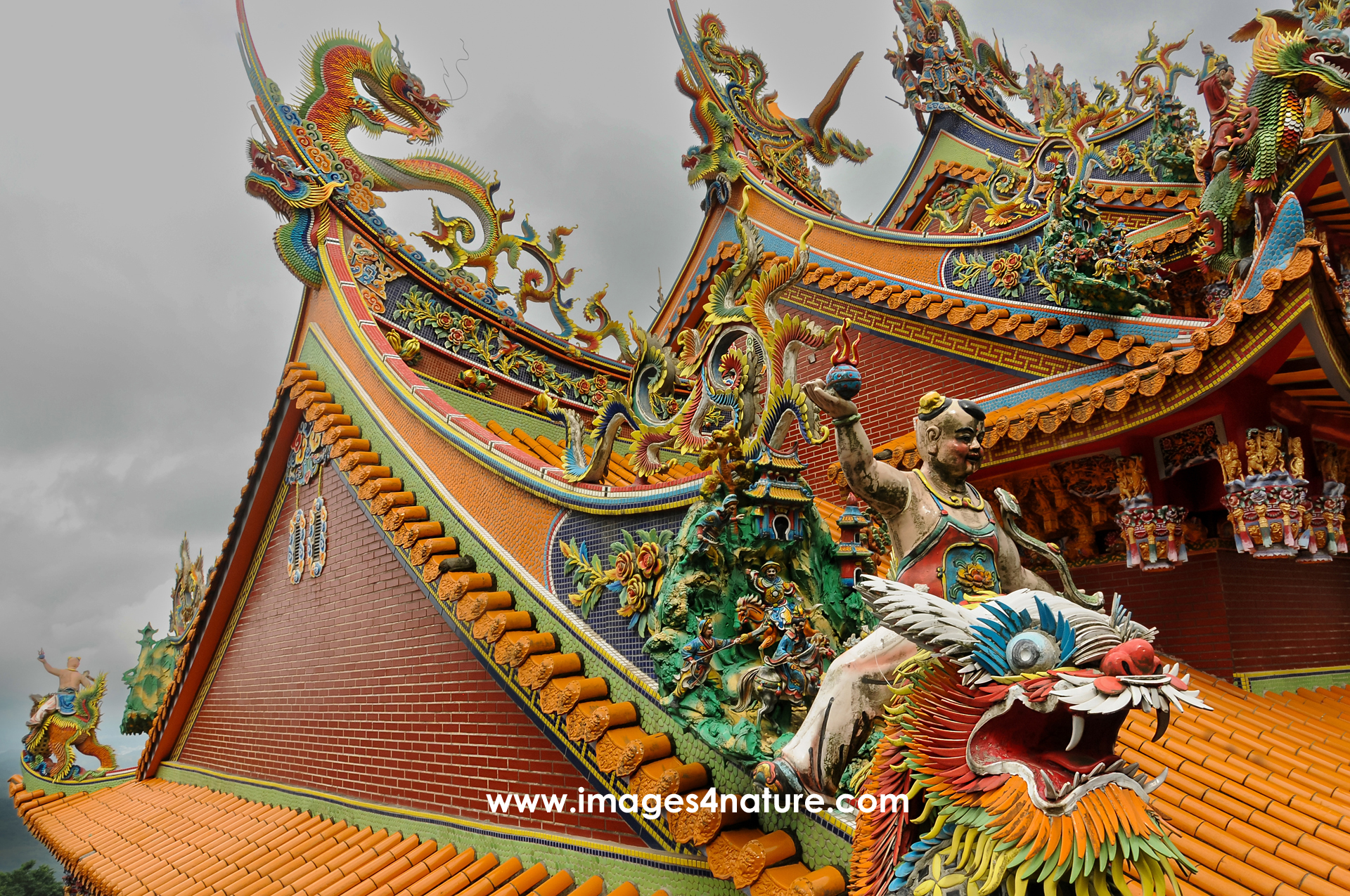 Roof of Chinese temple decorated with dragons