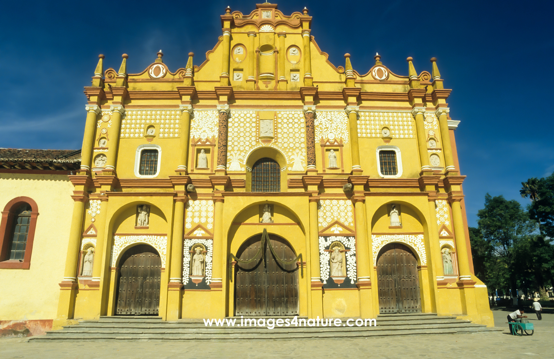 Front view of the Cathedral of San Cristobal de las Casas